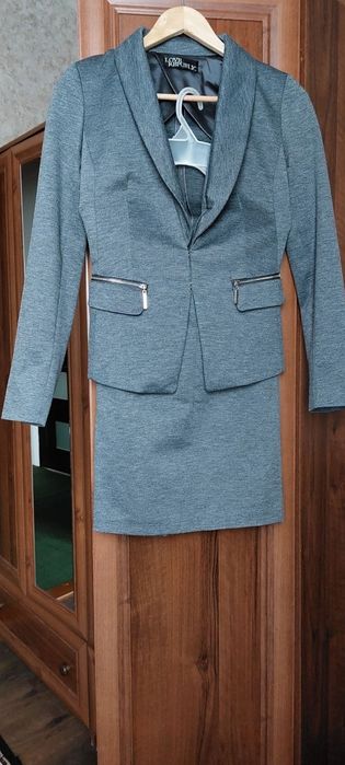 Женский Класический костюм ( юбка + пиджак)