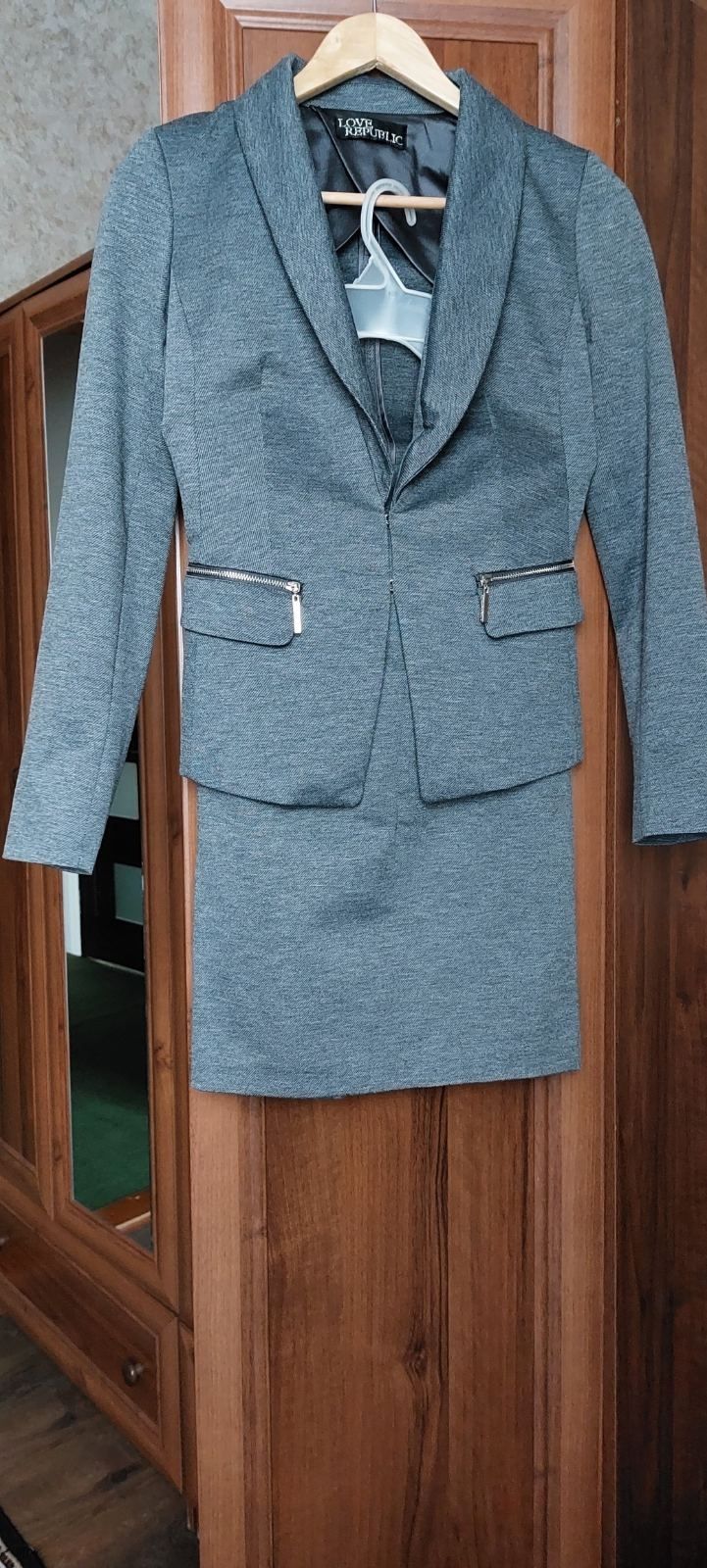 Костюм ( юбка + пиджак)