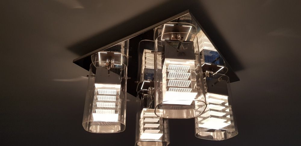 Candeeiro de quatro lampadas