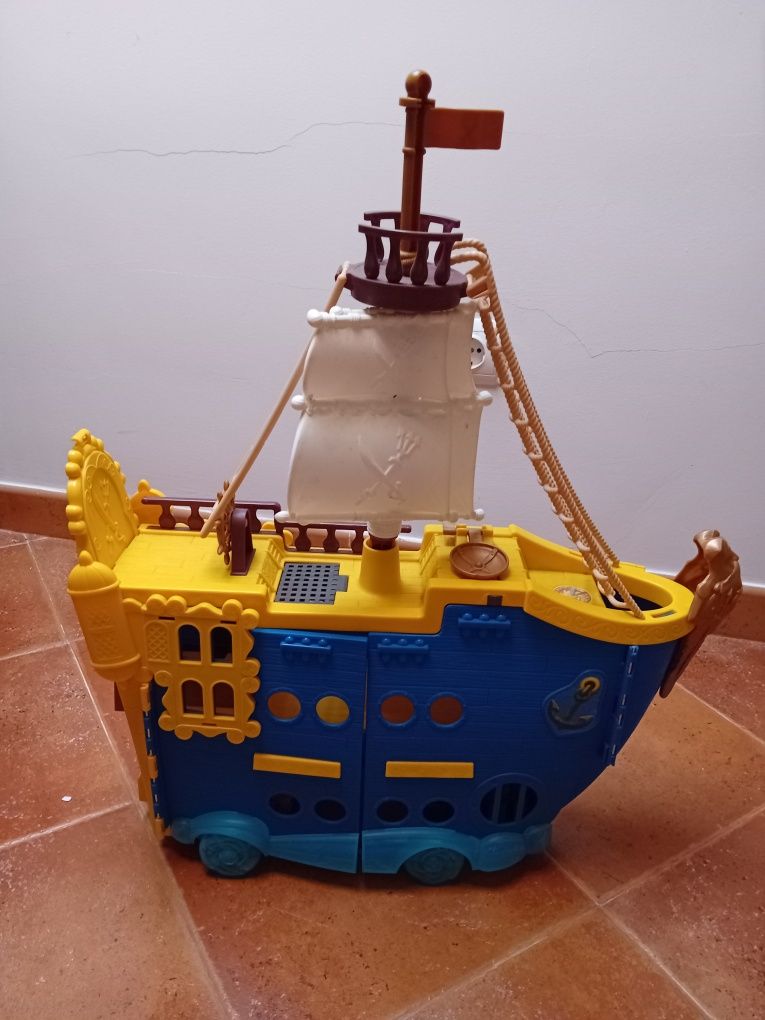 Barco Jake e os piratas
