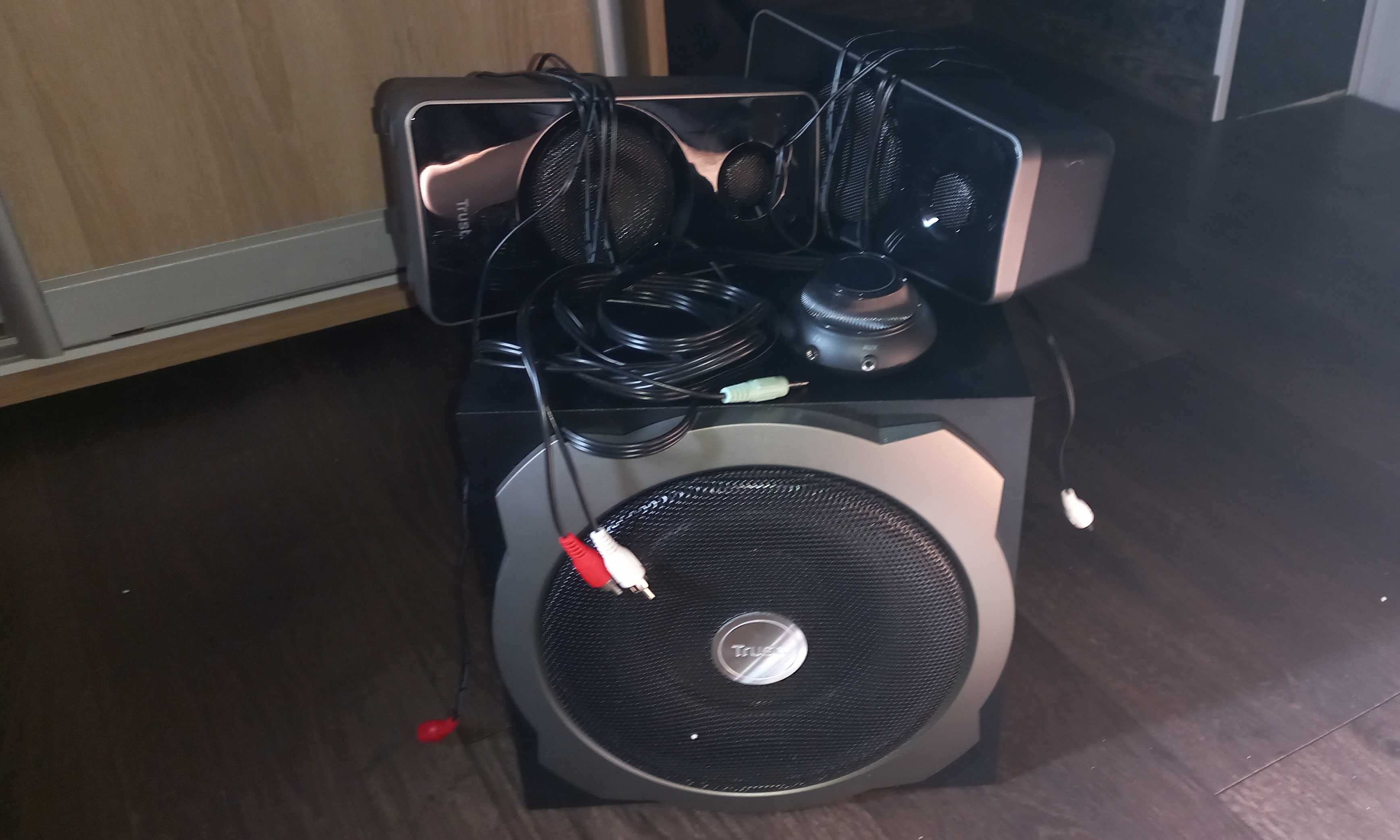 Колонки trust powerfull bass