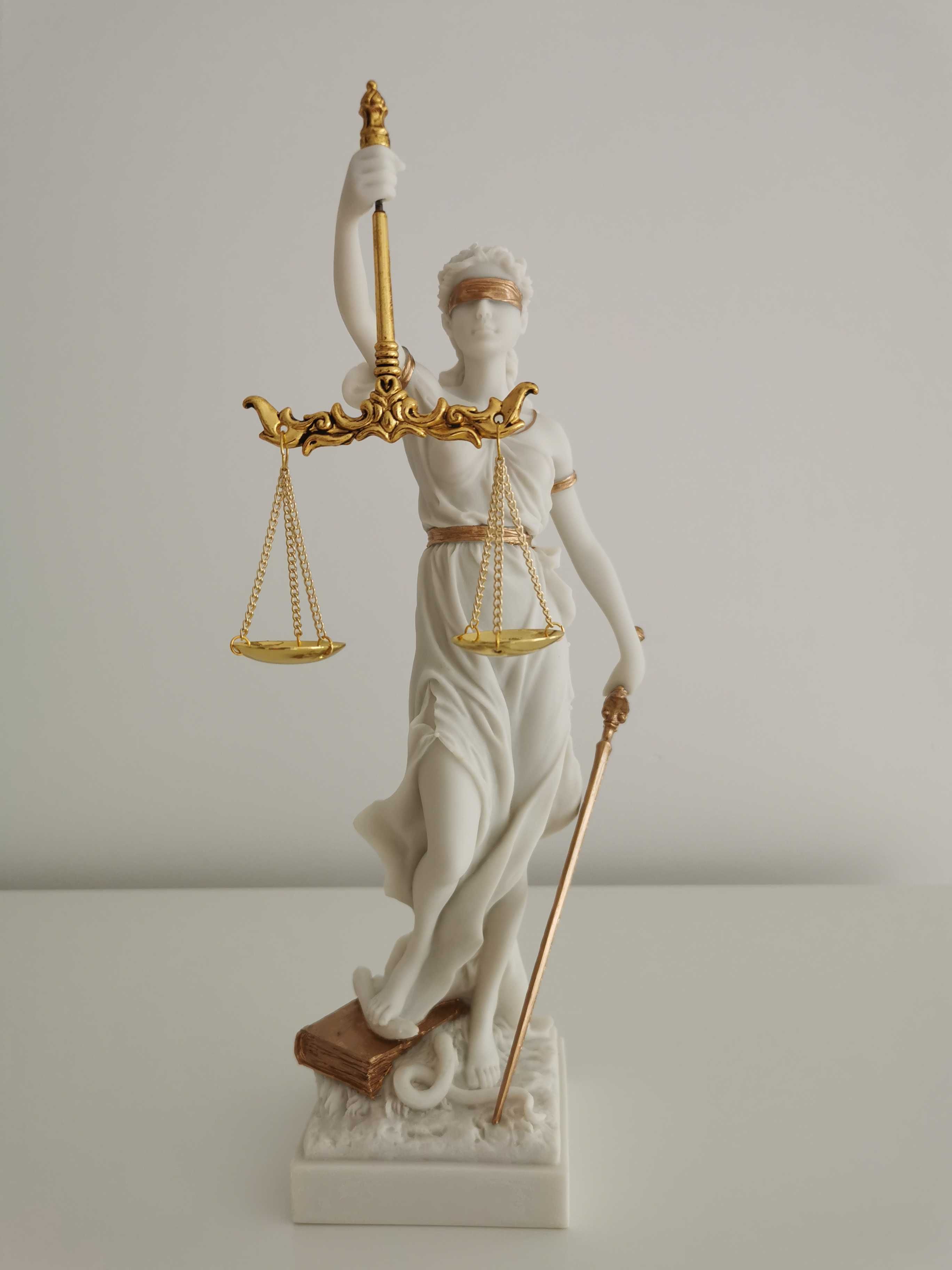 Estátua Deusa da Justiça