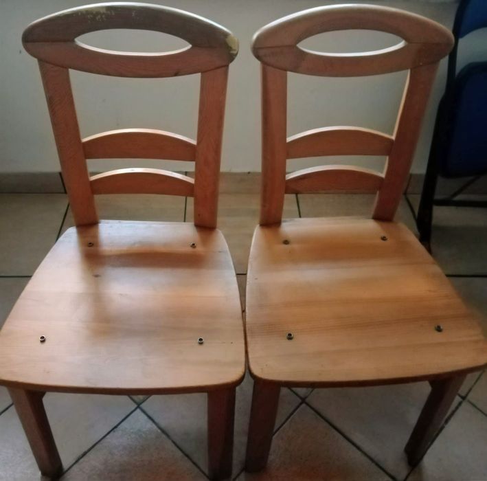 Krzesła drewniane