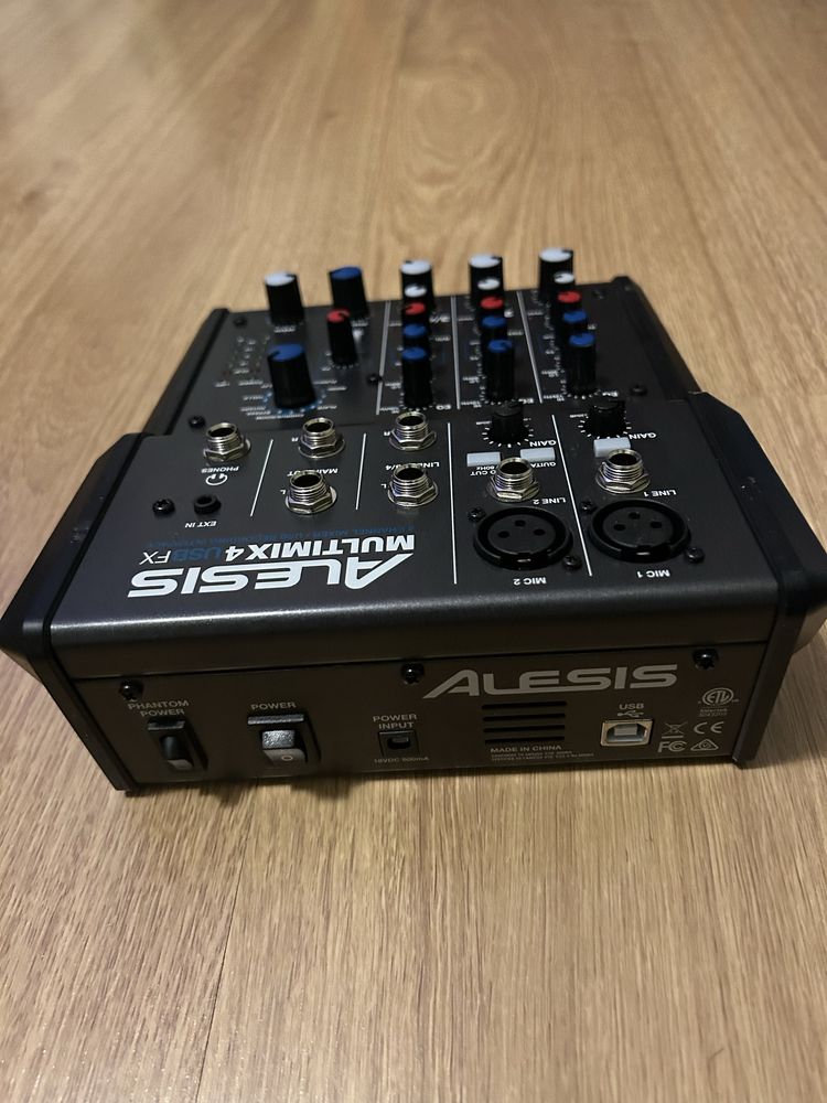 Mesa de mistura de som Alesis Multimix 4 USB FX