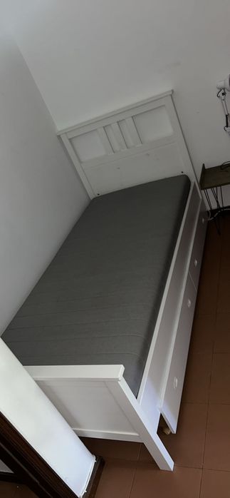 Cama solteiro com gavetas