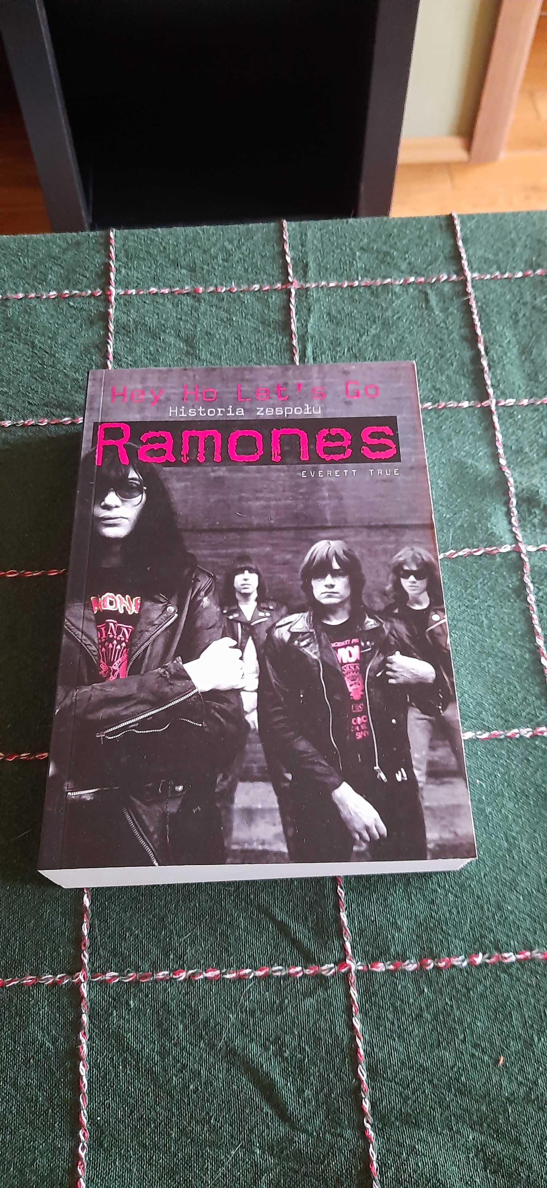 książka o zespole Ramones