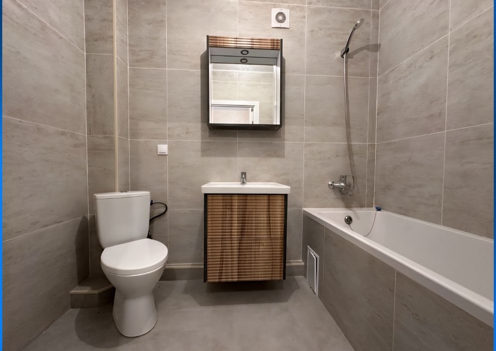 Продаж нової 1 кімнатної квартири 37 м2 з ремонтом, 20 хвилин метро Ак