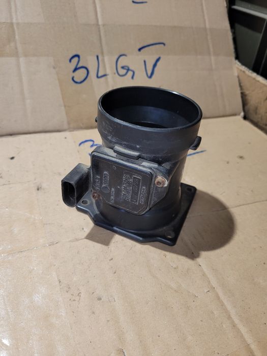 Przepływomierz masowy powietrza Hitachi audi a4 b5 LIFT 2.4 benzyna