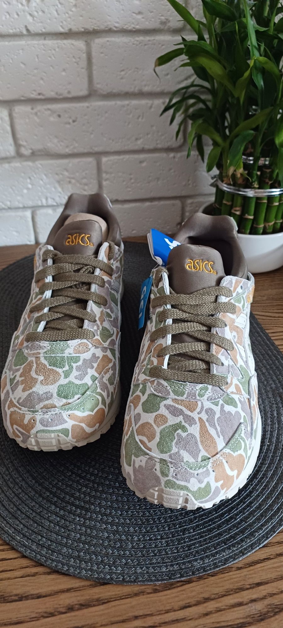 Кожаные стильные кроссовки,бренда Asics, оригинал.