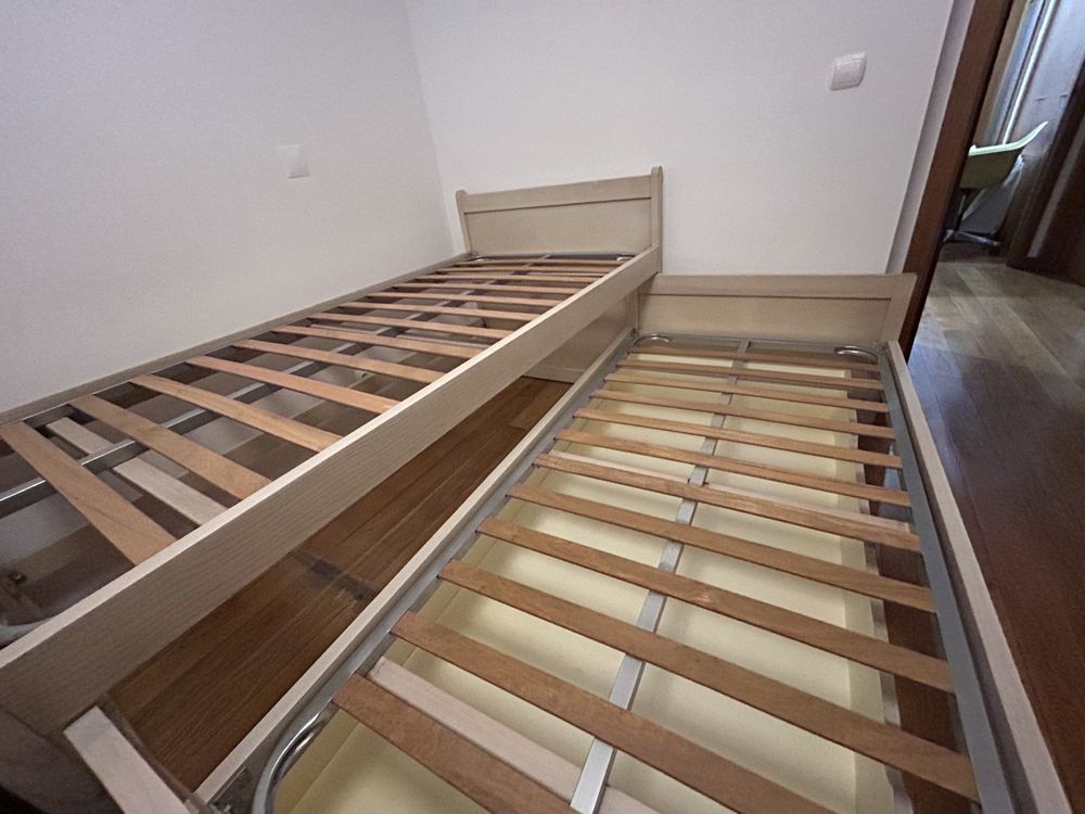 Cama tripla de madeira maçica  (duas camas + gavetão) + (dois colcoes)