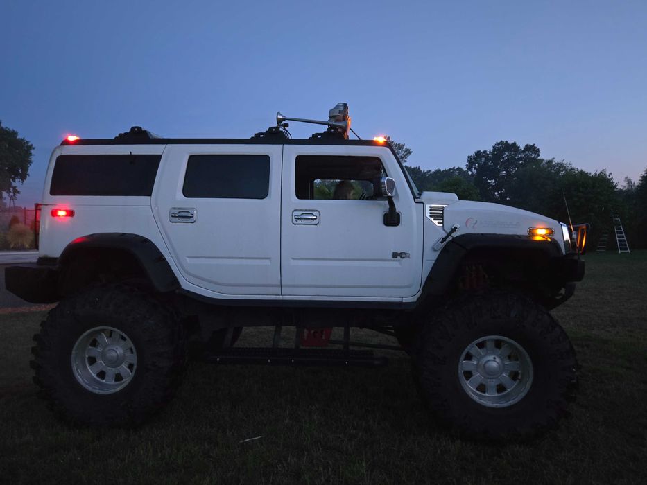 Hummer H2  USA  V8