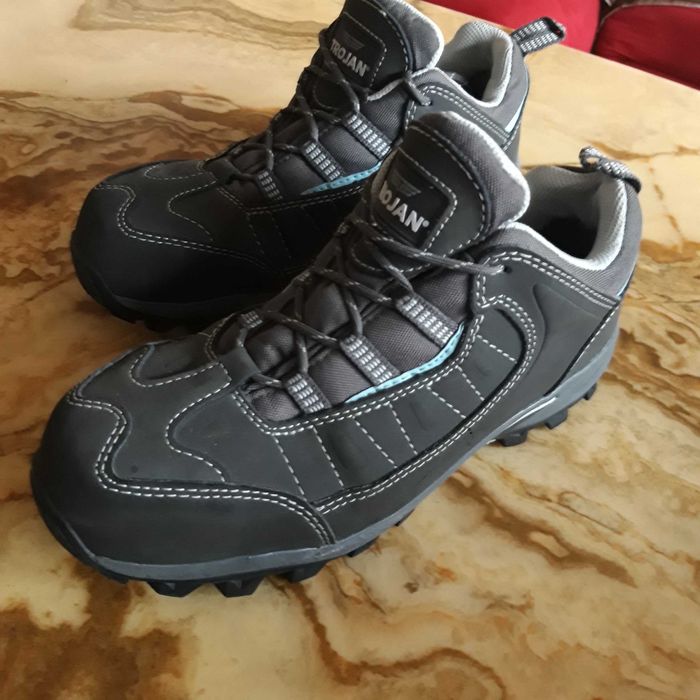 Германия НОВЫЕ goreTex  мужские термо ботинки 40р. кроссовки
