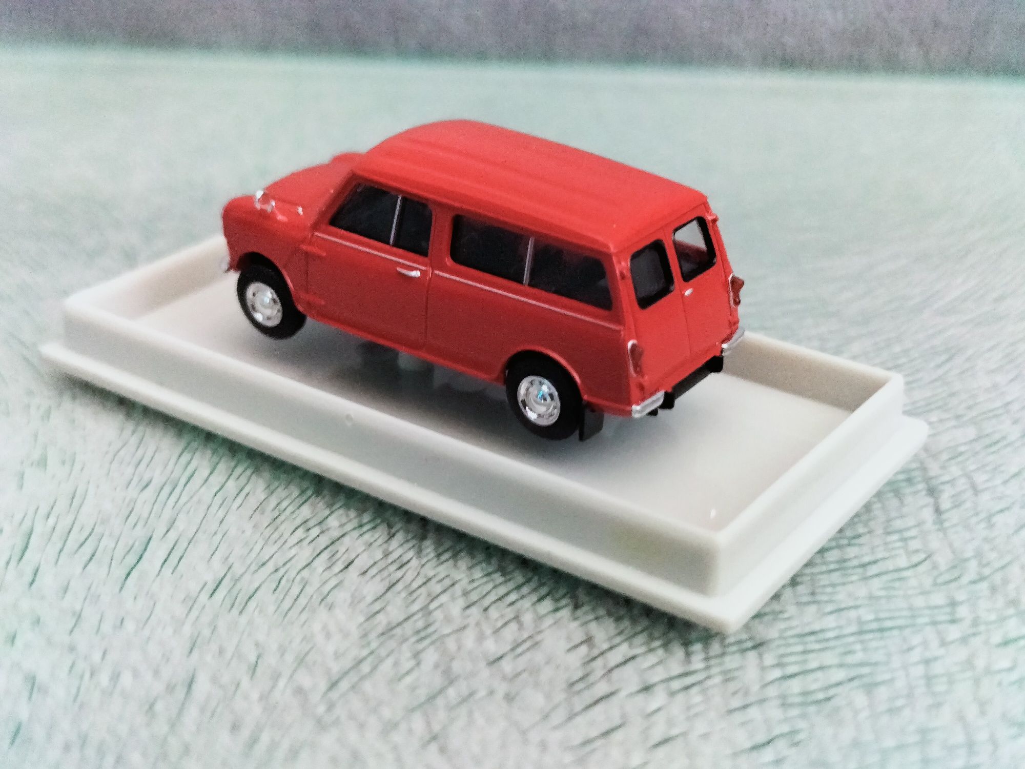 Brekina 1/87 Austin Countryman (LHD) Model 15303 Skala 1:87