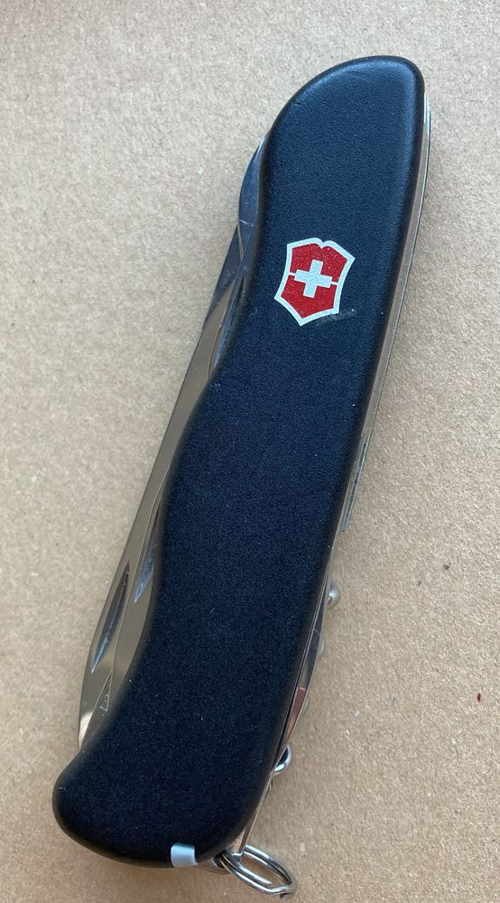 Victorinox Picknicker Black многофункциональный нож