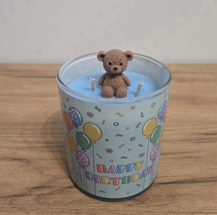 Świeca sojowa happy birthday o zapachu piwonii