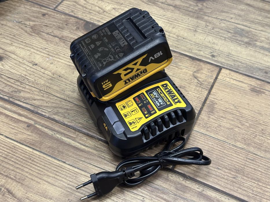 [Zestaw] Ładowarka DCB1104 DeWalt | bateria akumulator 18V 5AH 2024r.