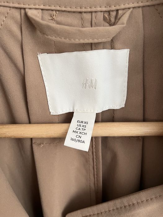 Długi trencz z paskiem H&M r.XS w kolorze bezowym
