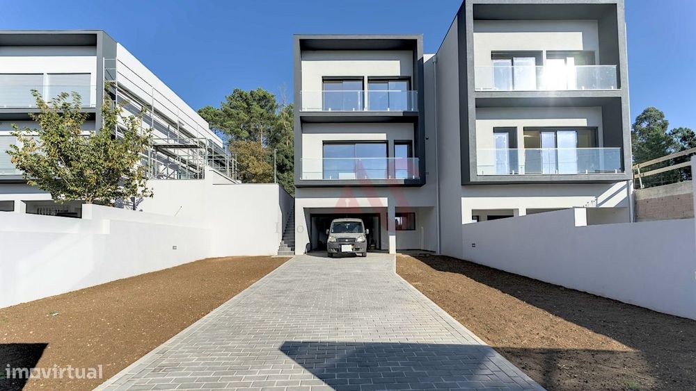 Moradia T3 em Banda — Construção Nova em Lobão, Santa Maria da Feira