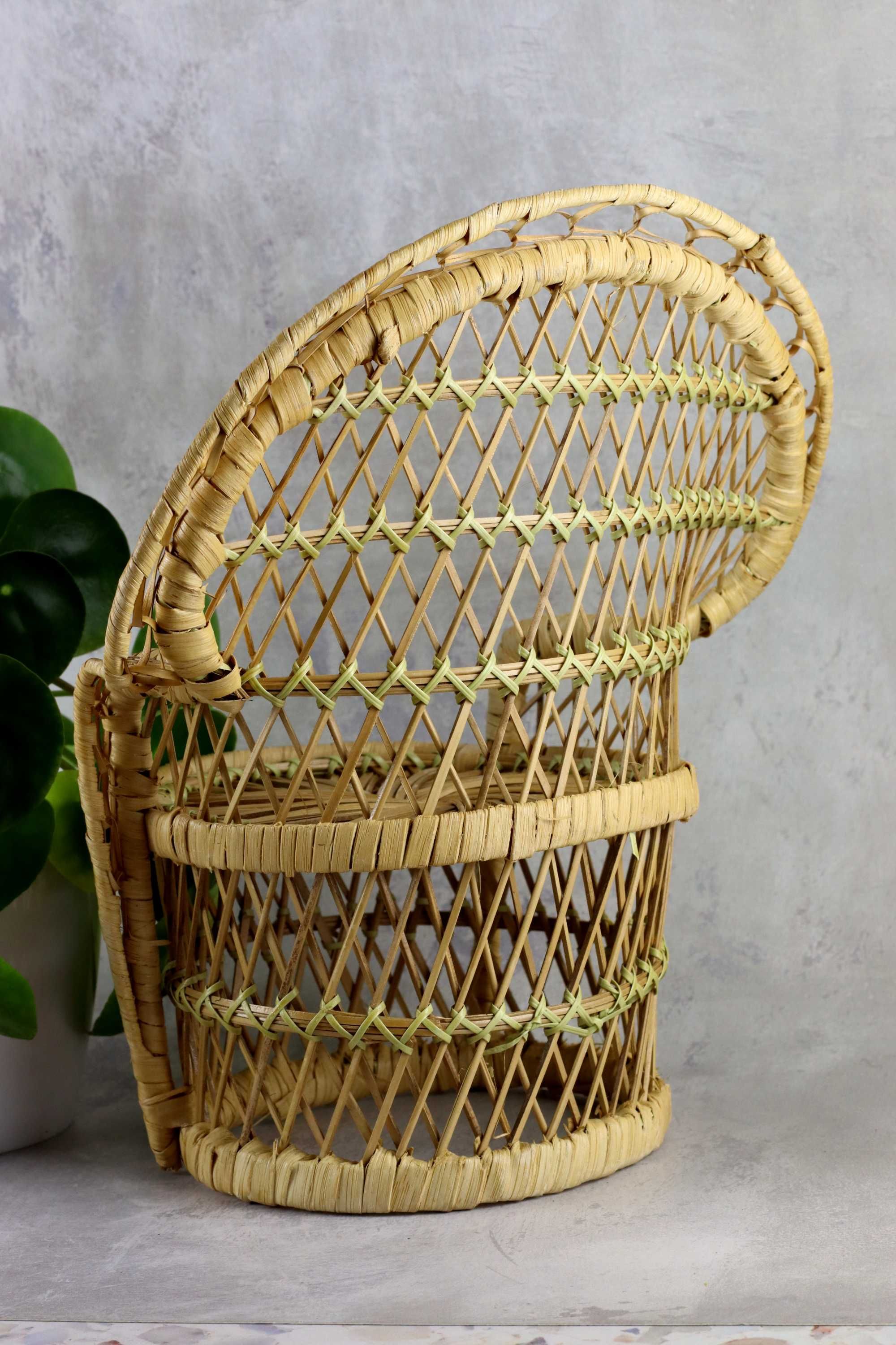 Wiklinowy fotel kwietnik w klimacie vintage peacock chair boho