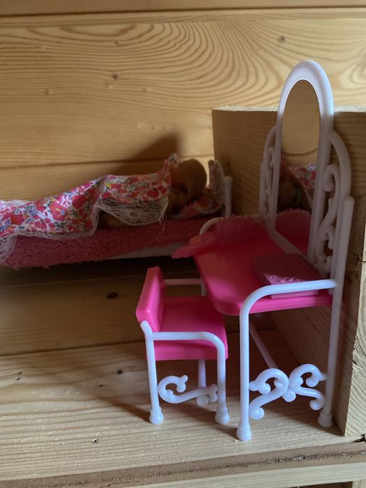 Duzy drewniany domek dla lalek barbie i malych