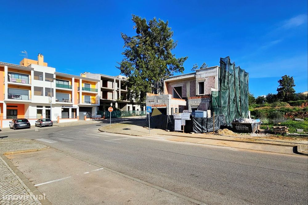 Moradia T2+1 nova para venda em Bela vista - Lagoa