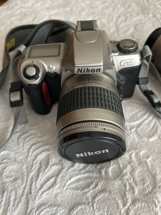 Nikon f65 analógica com duas lentes