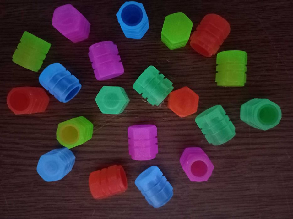 Светонакопительные колесные колпачки на ниппель для авто мото вело