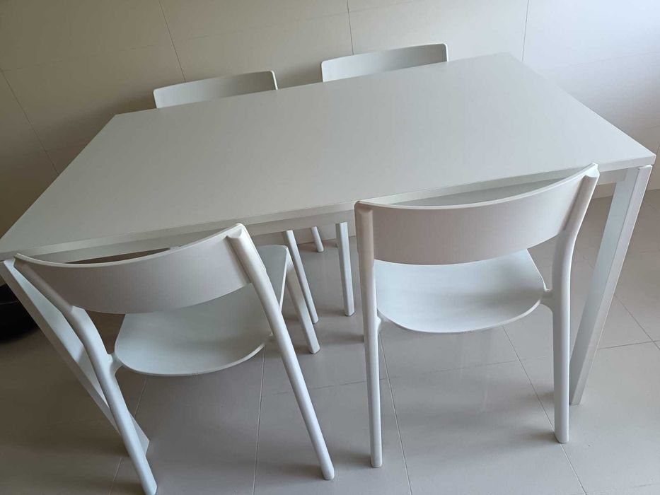 Mesa cozinha com 4 cadeiras