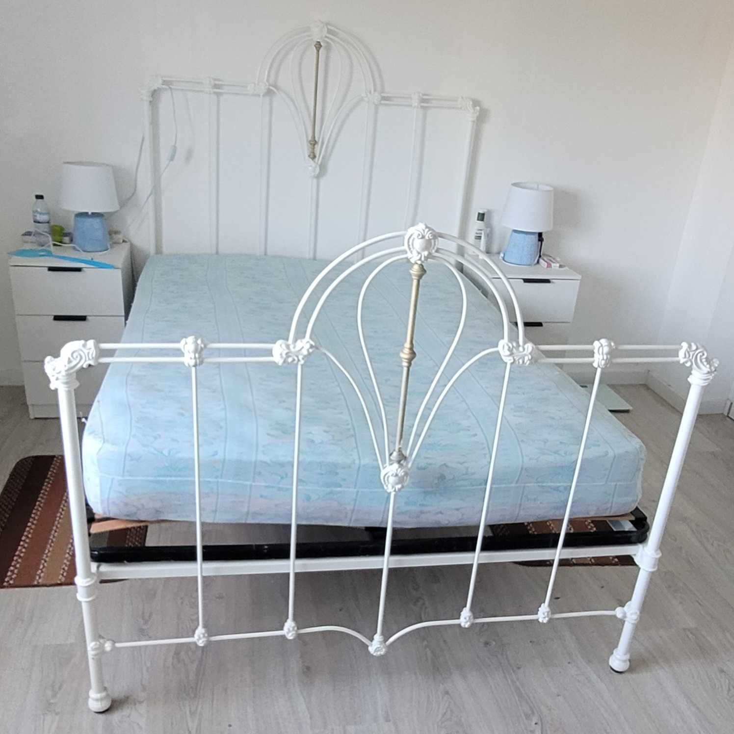 Cama de casal em ferro forjado