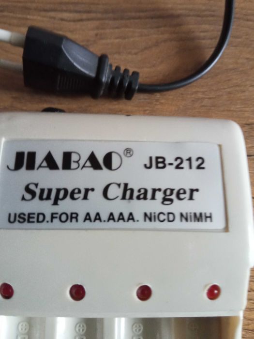 Ładowarka do akumulatorów AA,AAA MABAO JB-212