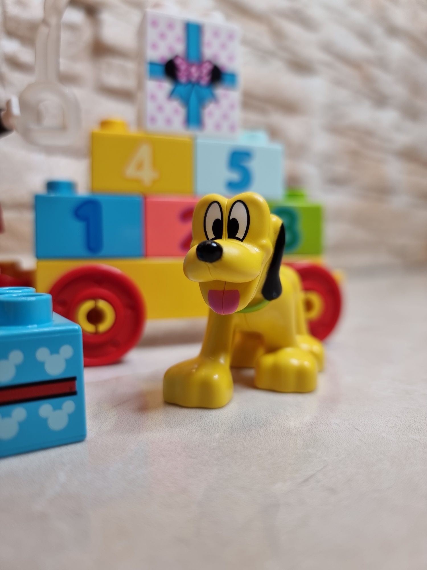 Конструктор LEGO DUPLO Disney Праздничный поезд Микки и Минни
