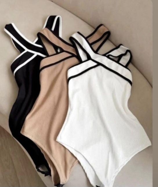 Біле боді в рубчик