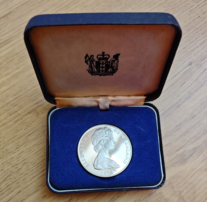 Moneta kolekcjonerska 1 dollar Nowa Zelandia New Zealand lustrzany