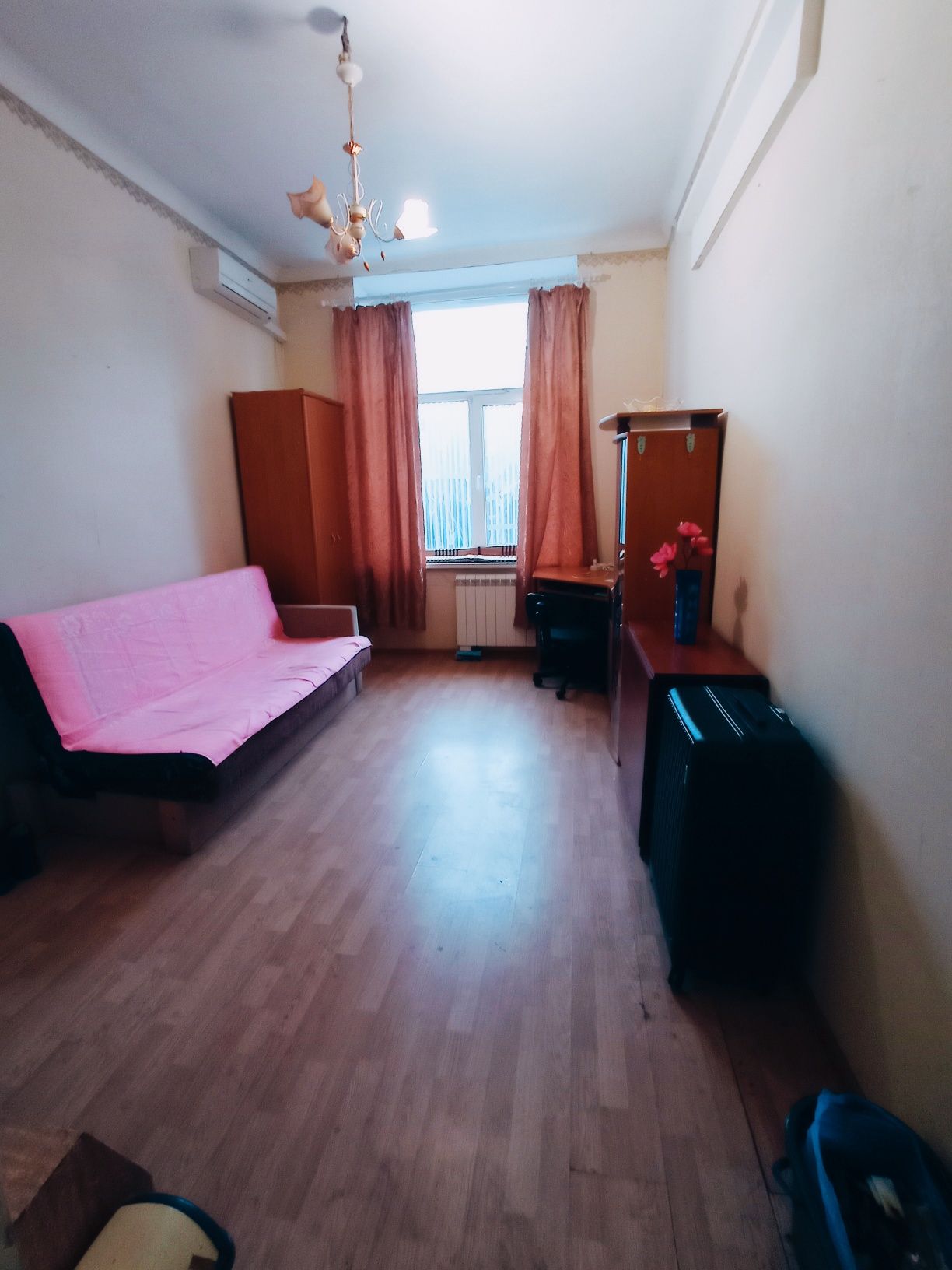 Продам супер гостинку возле метро Площадь Конституции...