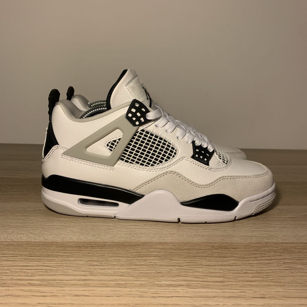 AIR JORDAN 4 MILITARY BLACK NOVO PA DESPCHAR