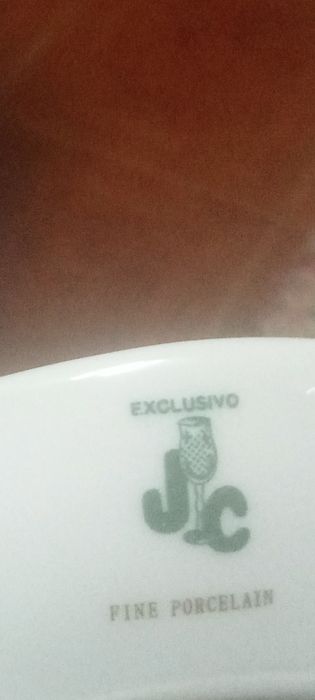 Vendo prato decorativo novo de porcelana 35 cm de diâmetro