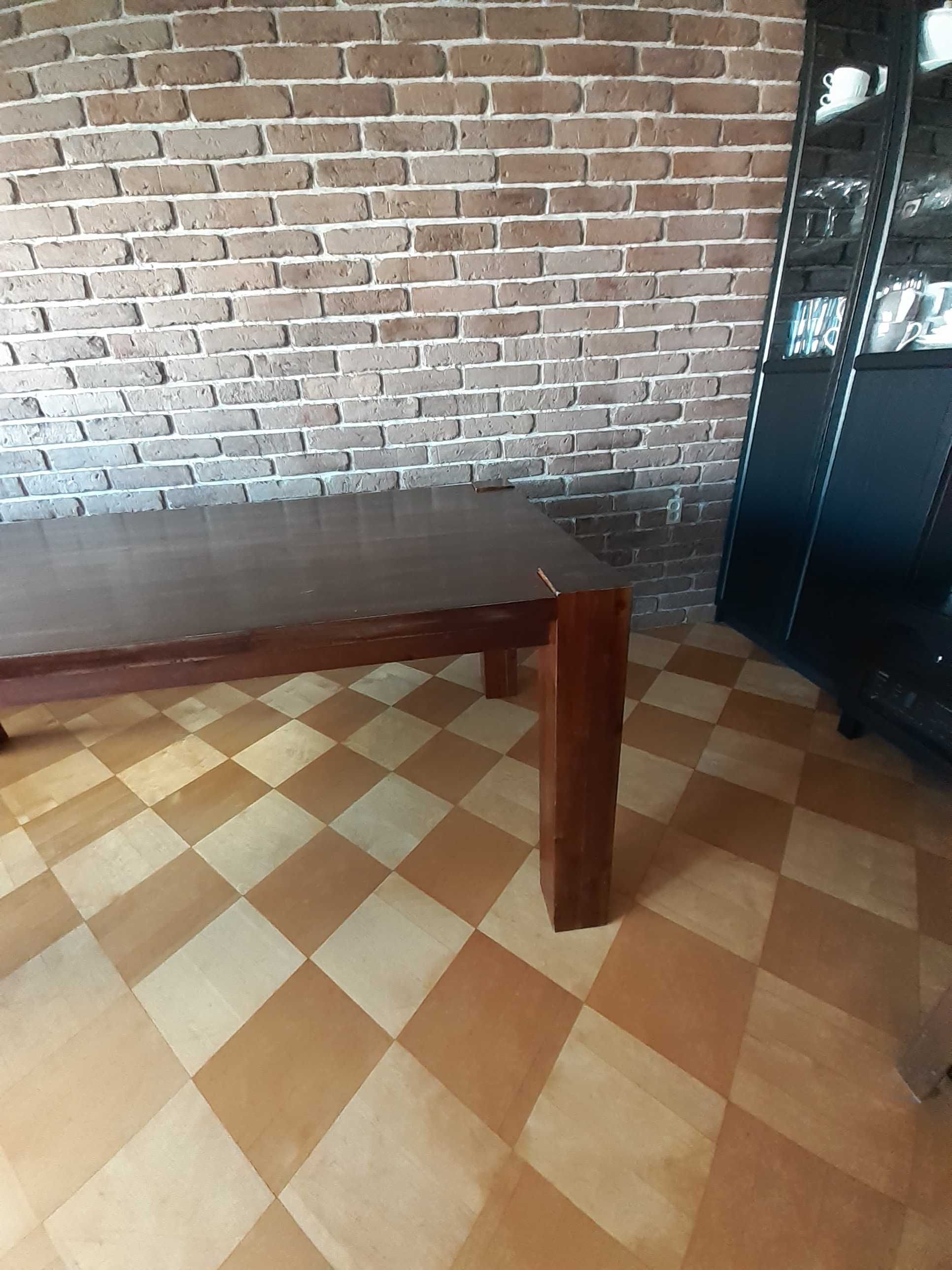 Duży drewniany stół do renowacji