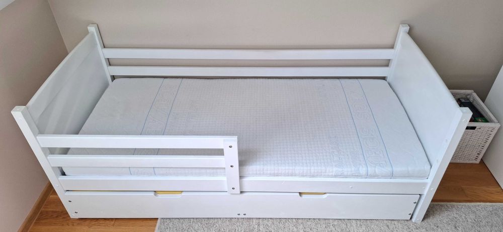 Łóżko dziecięce z certyfikowanym materacem marki premium HEVEA 90x200