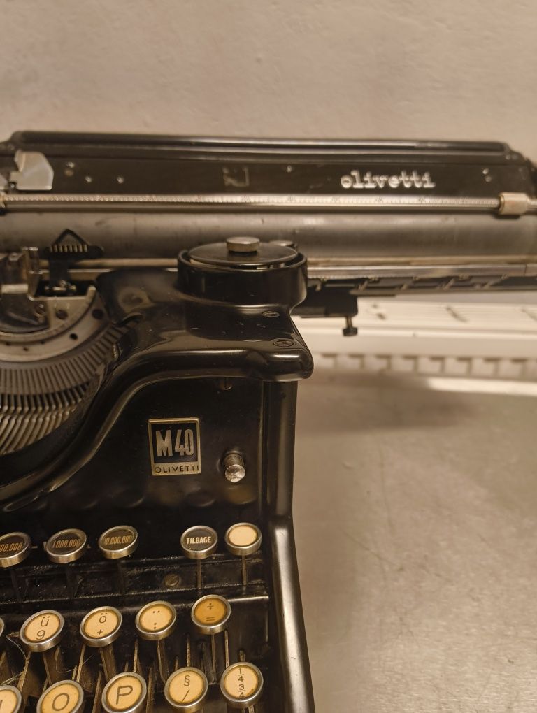 Maszyna do pisania Olivetti 40