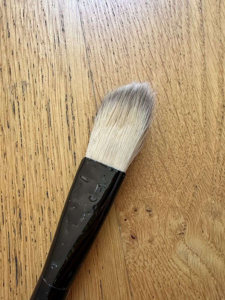 Używany pedzel do podkładu estee lauder