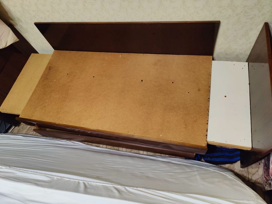 Продам односпальний диван-ліжко Юність.