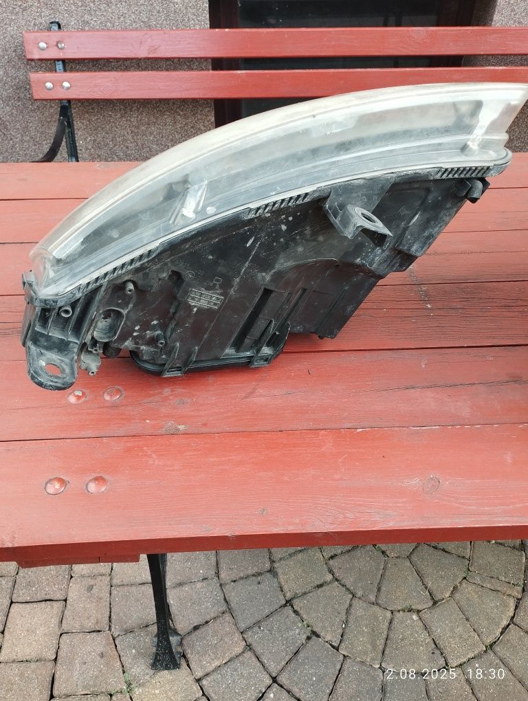 Lampy oryginalne HELLA przód Audi A6 C6