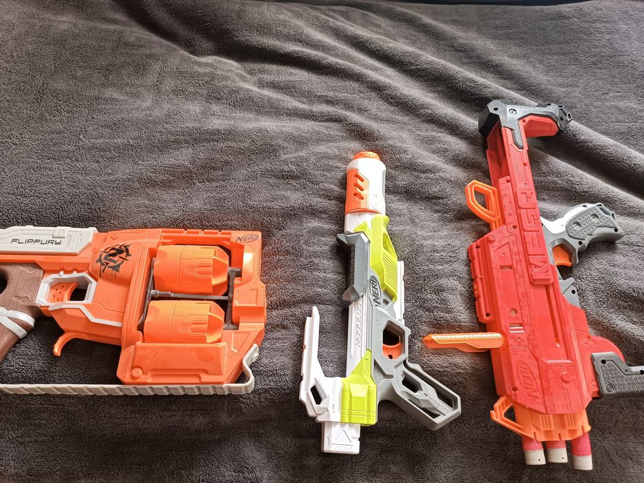 Нерфи, пістолети, бластери