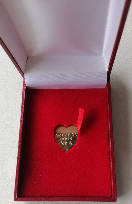 Złote serduszko WOŚP z licytacji z 2004roku