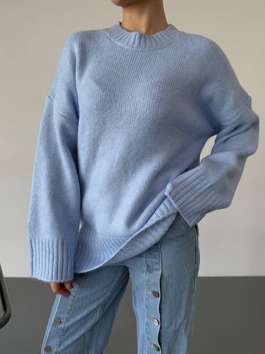 Жіночий стильний светр, є різні кольори