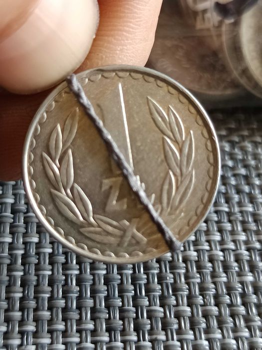 Sprzedam monetę 1 zloty 1983 rok skrętka odkrój blachy