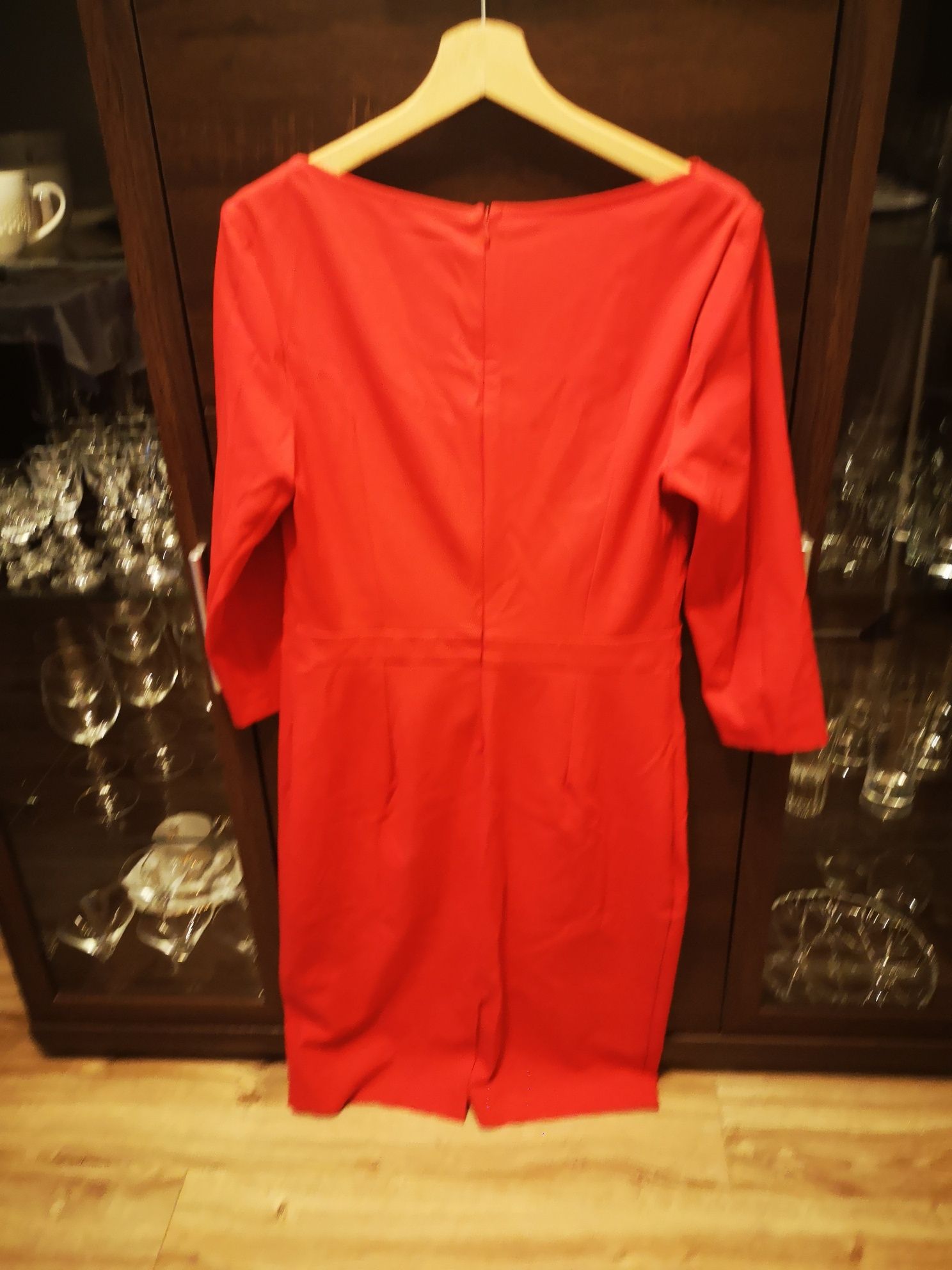 Czerwona sukienka 42