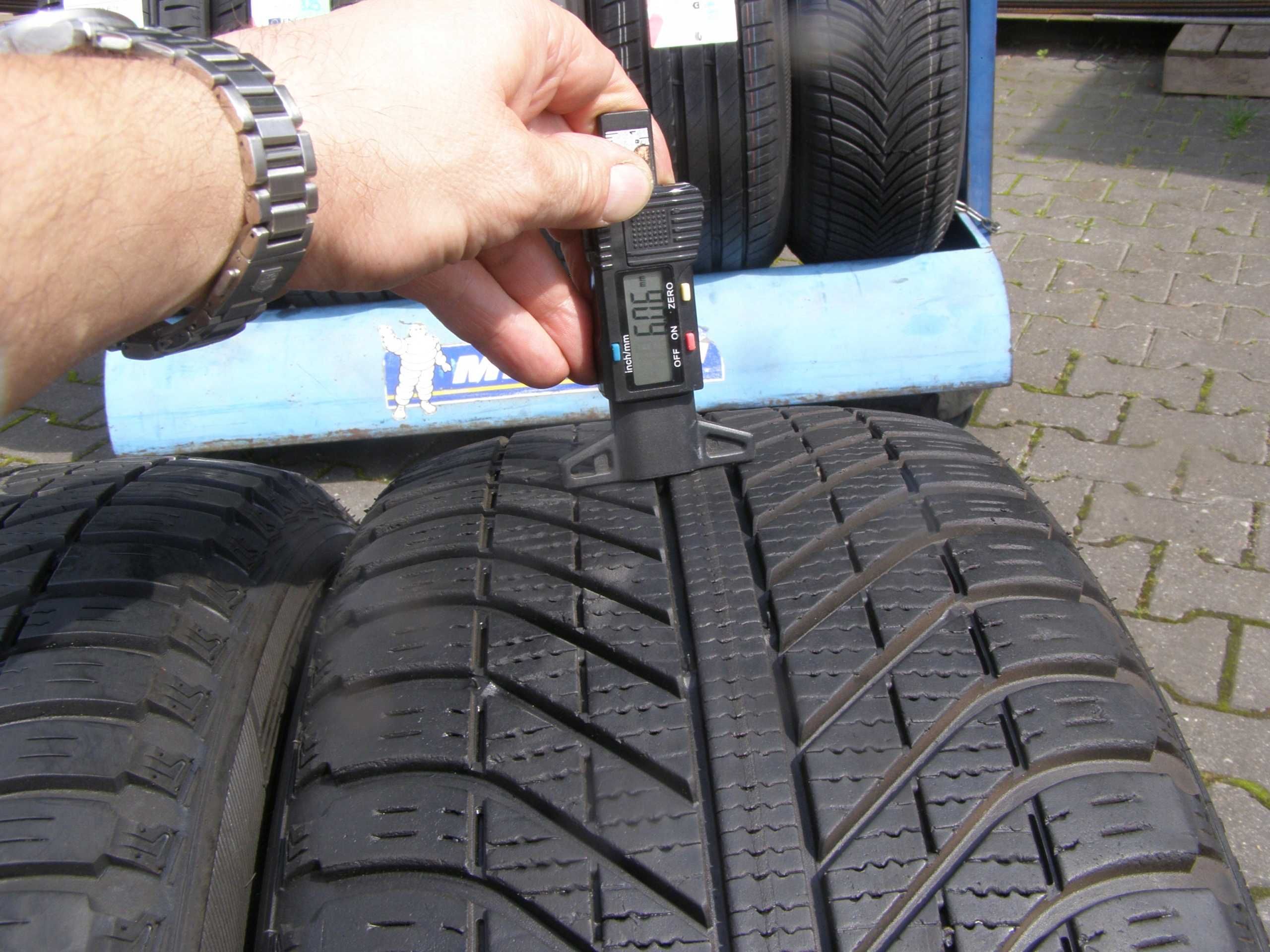 235/55/17 Goodyear Vector 4Seasons SUV 4X4 2szt