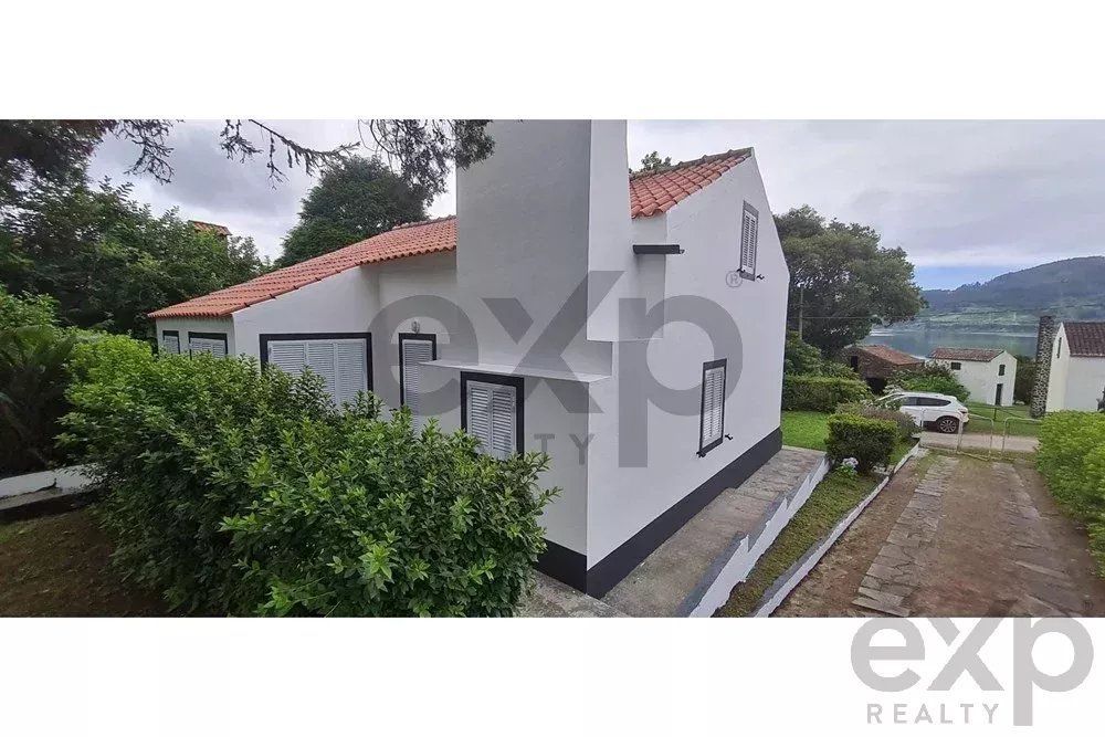 Moradia com Vista Deslumbrante para a Lagoa – Sete Cidades