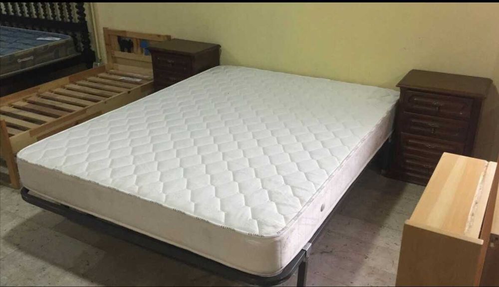 Cama de estrado metálico com pés+colchão+oferta de almofadas+ entrega